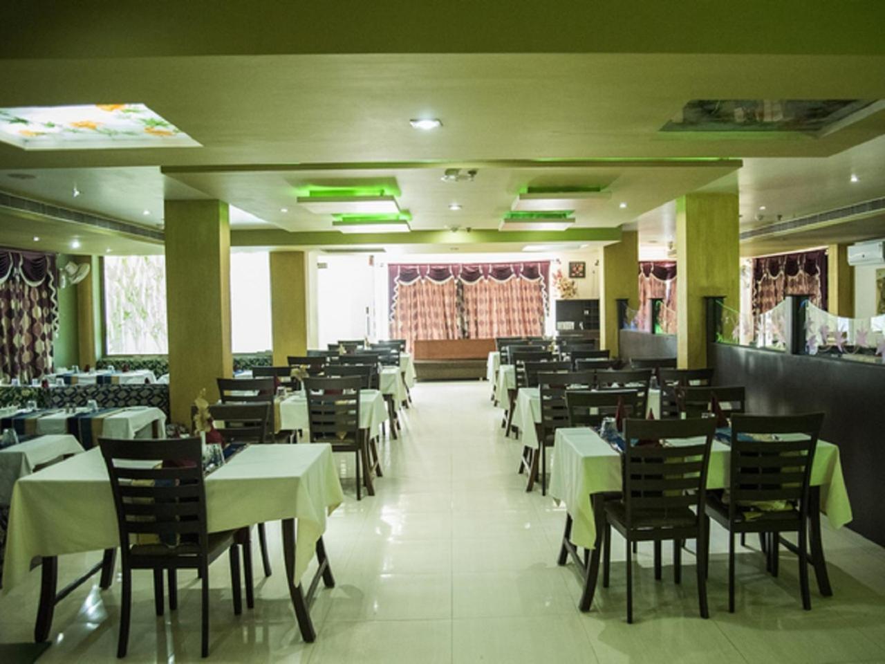 Hotel Sunshine Baharampur Экстерьер фото